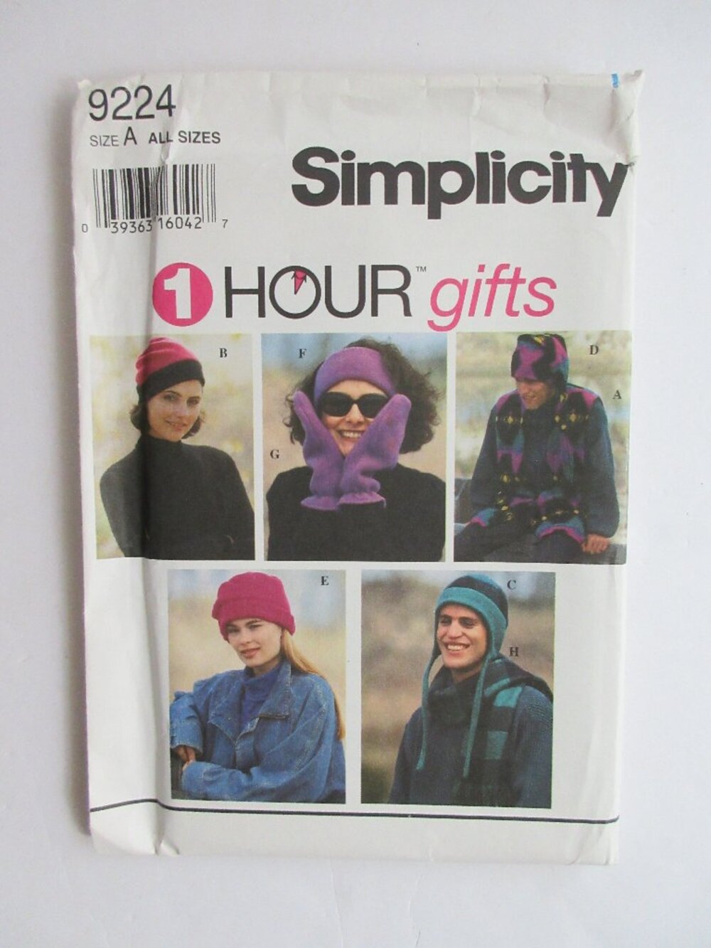 Simplicity 9224 Sewing Pattern, Misses' Mens Teens Vest, Mittens, Hat 1 Hour
